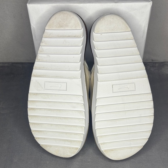 🔥🔥🔥Nike Men's Slip-Ons in Cream and Tan Size: 9.5🔥🔥🔥 - Picture 7 of 12